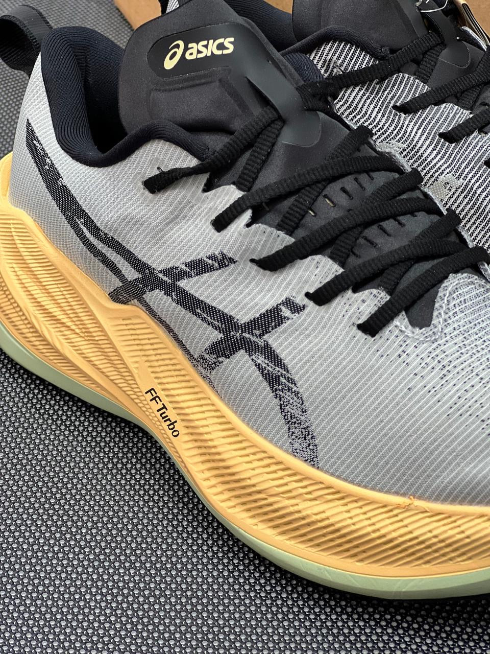 ASICS Superblast Turbo
