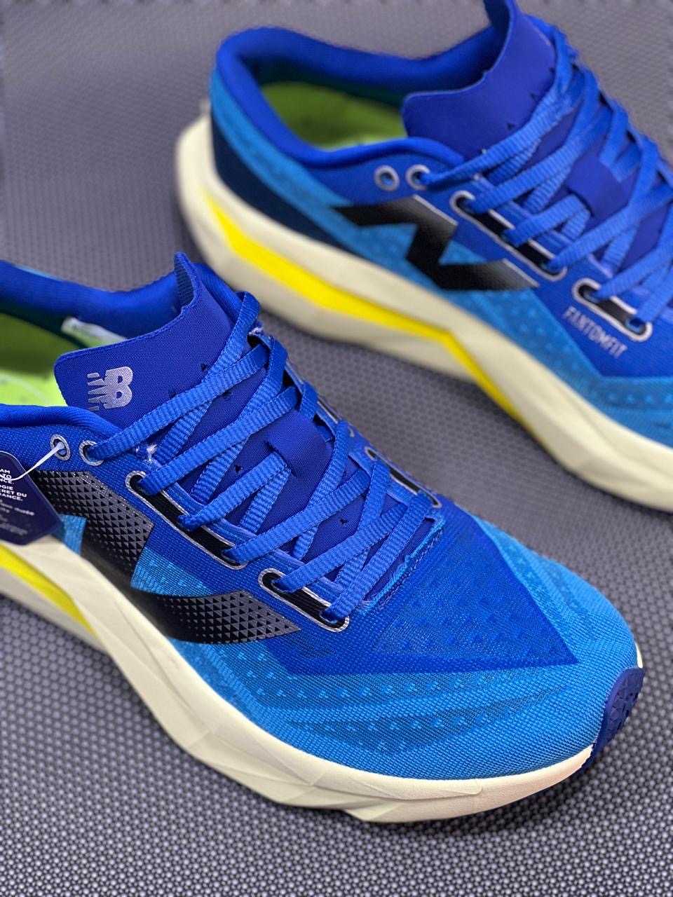New Balance Elite V4