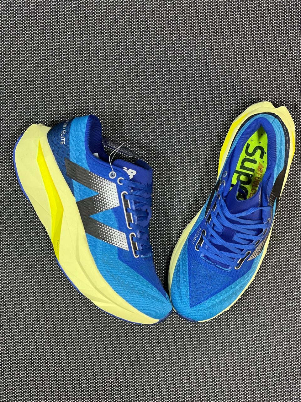 New Balance Elite V4